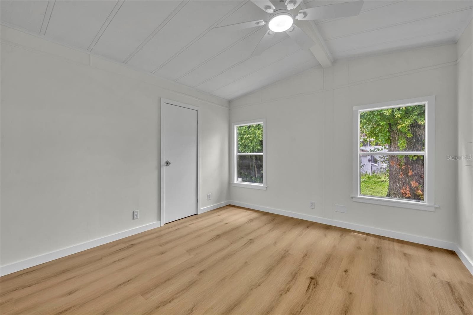 116 CYPRESS ROAD — photo 17 of 26