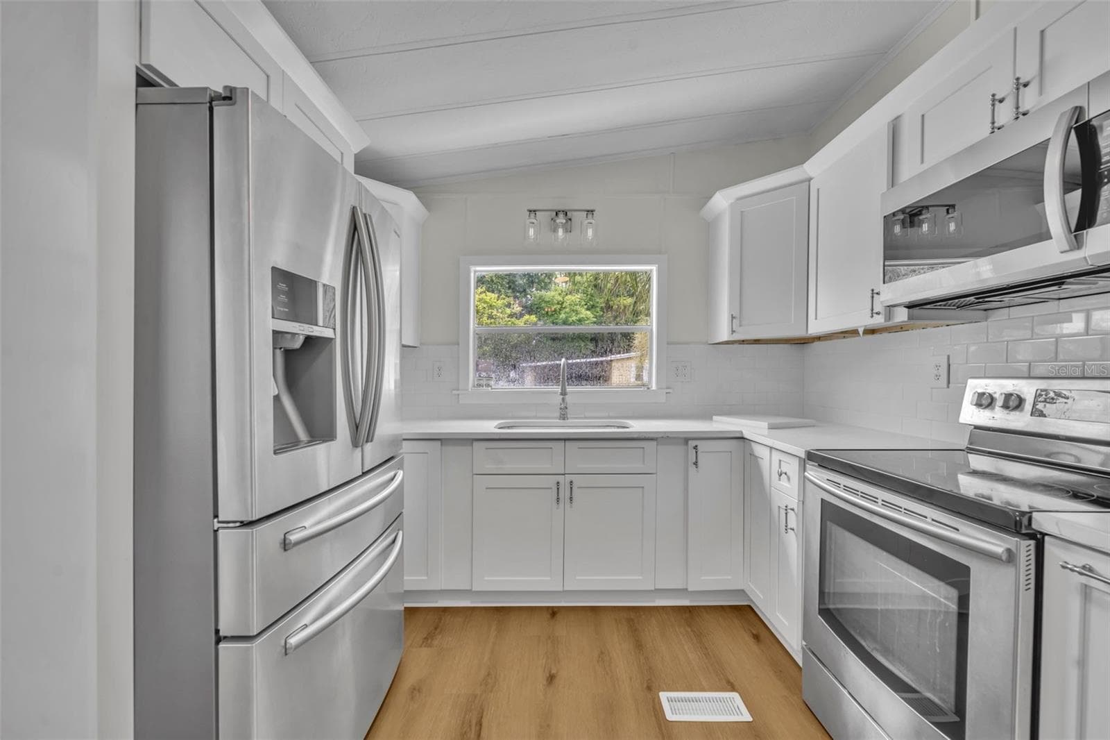 116 CYPRESS ROAD — photo 14 of 26