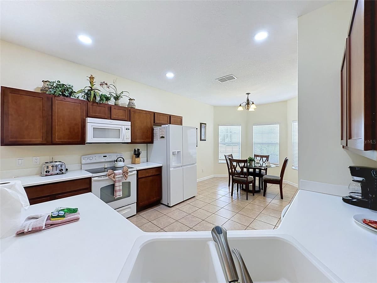 906 DORSET PLACE — photo 6 of 66