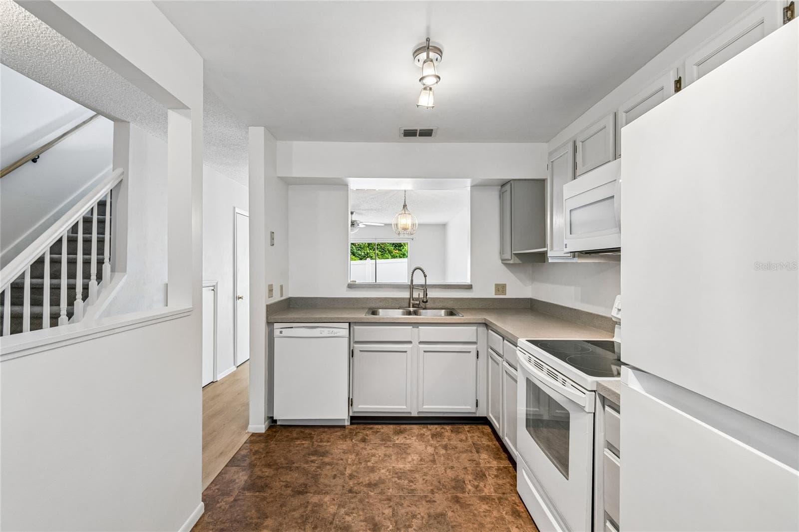 131 HIDDEN ARBOR COURT — photo 6 of 42