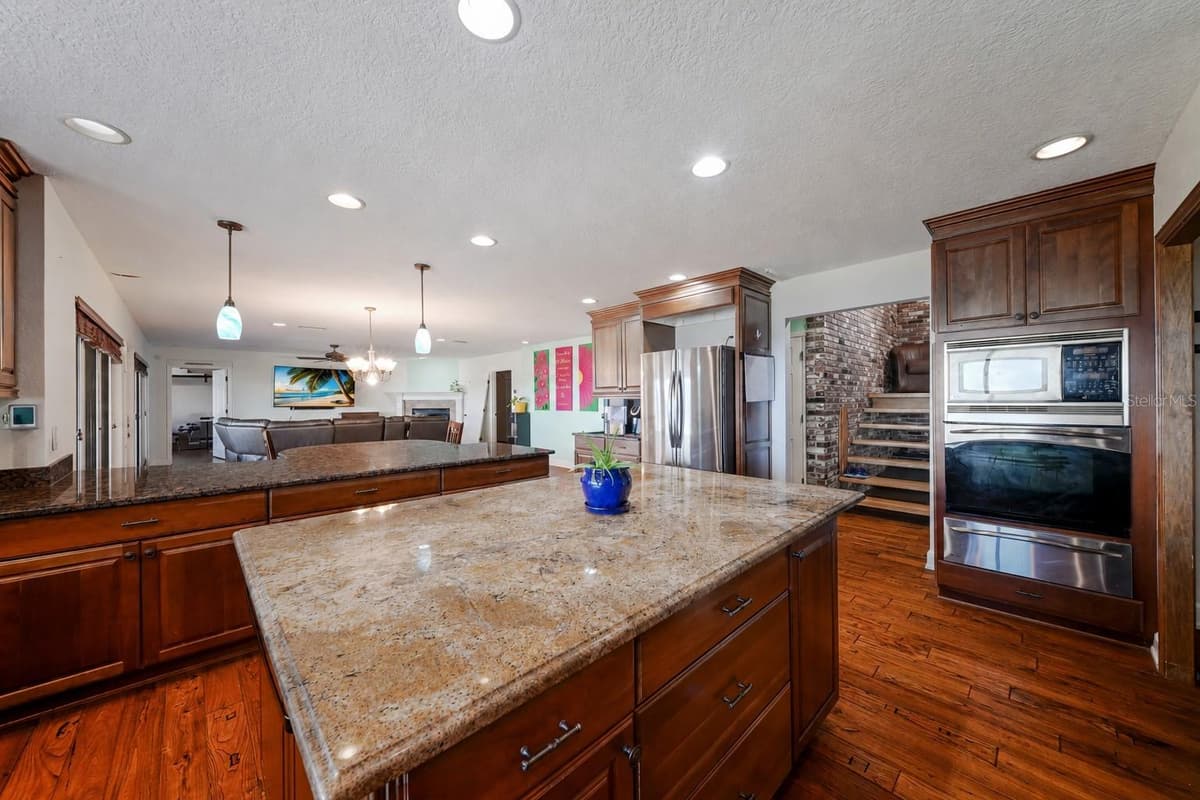 4900 RIVERVIEW BOULEVARD — photo 11 of 56