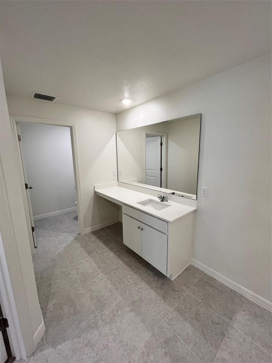 10450 BAYLOR AVENUE — photo 6 of 10