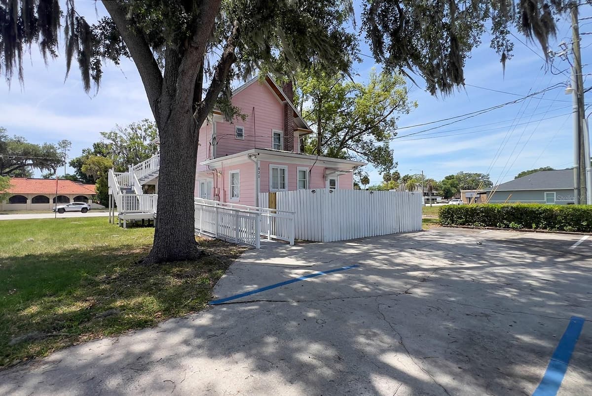 821 EMMETT STREET — photo 4 of 37