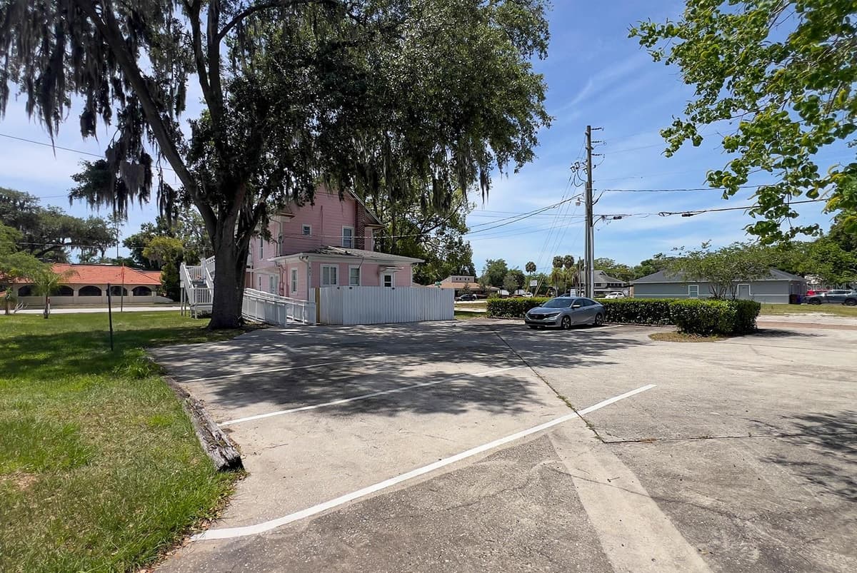 821 EMMETT STREET — photo 3 of 37