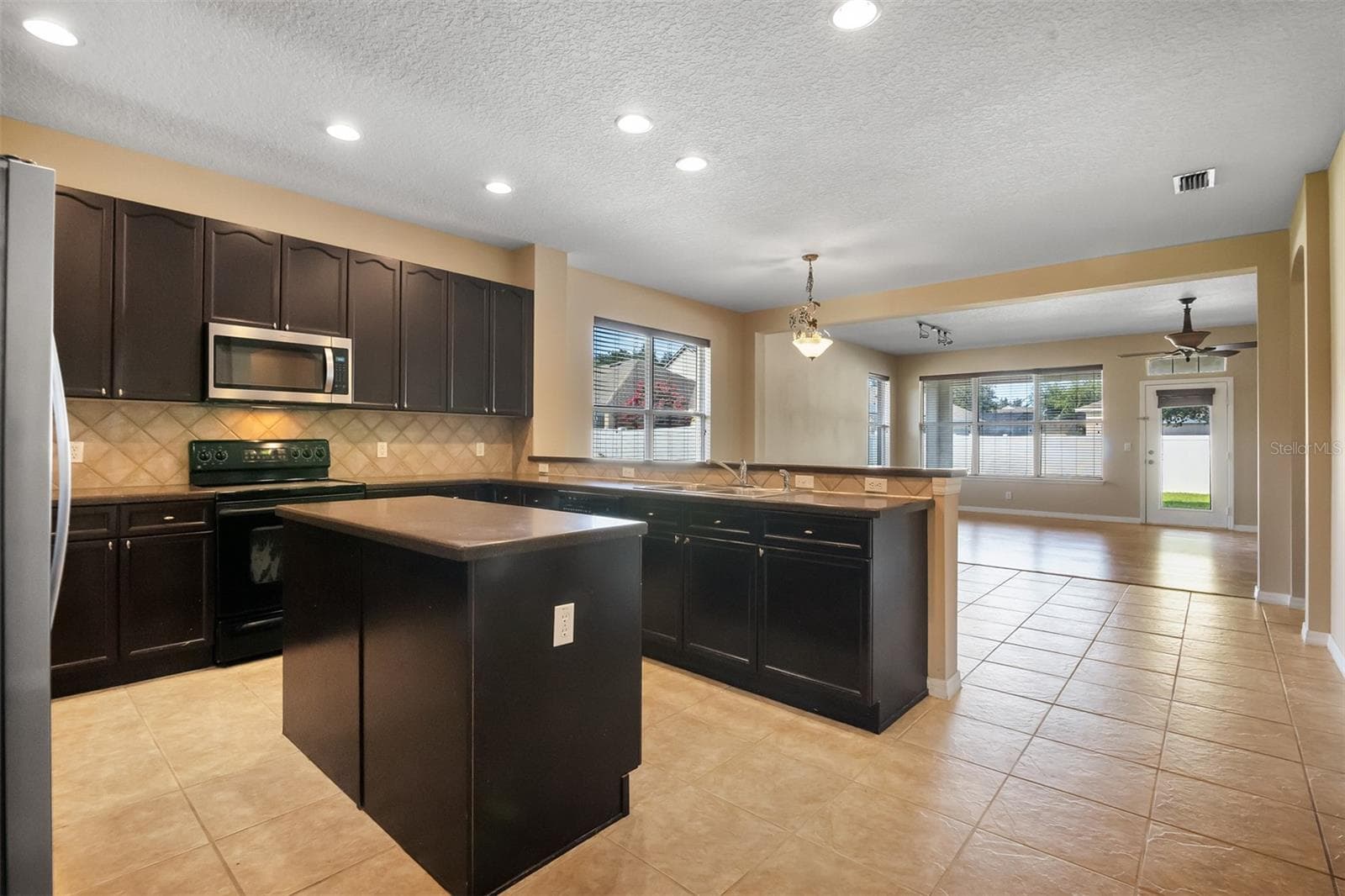 6648 HELSTON LANE — photo 8 of 47