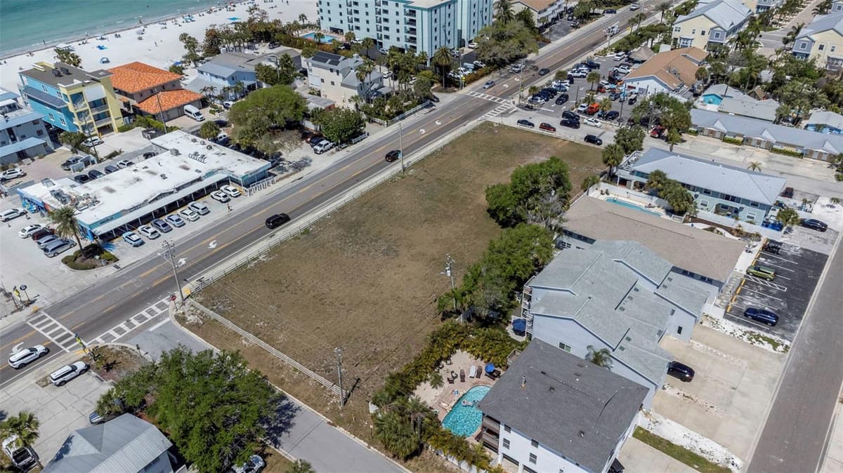 2300 GULF BOULEVARD — photo 10 of 43