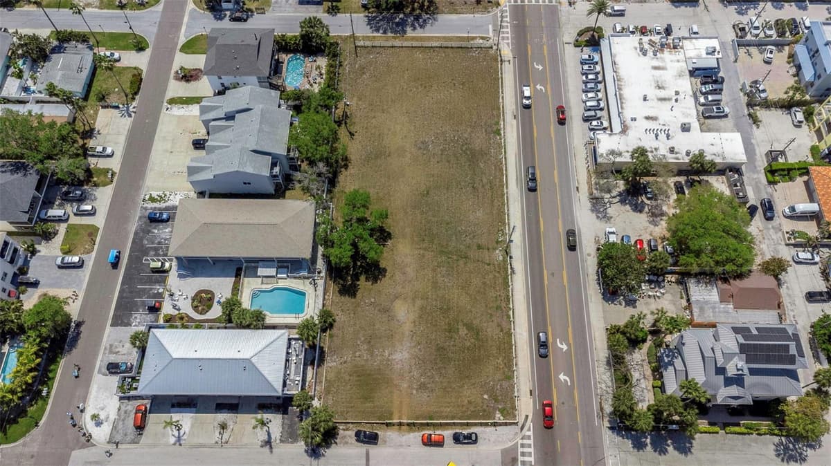 2300 GULF BOULEVARD — photo 26 of 43