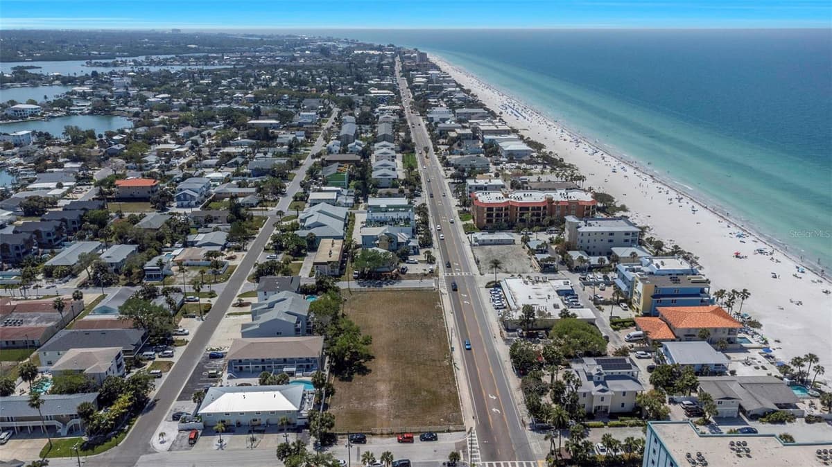 2300 GULF BOULEVARD — photo 13 of 43