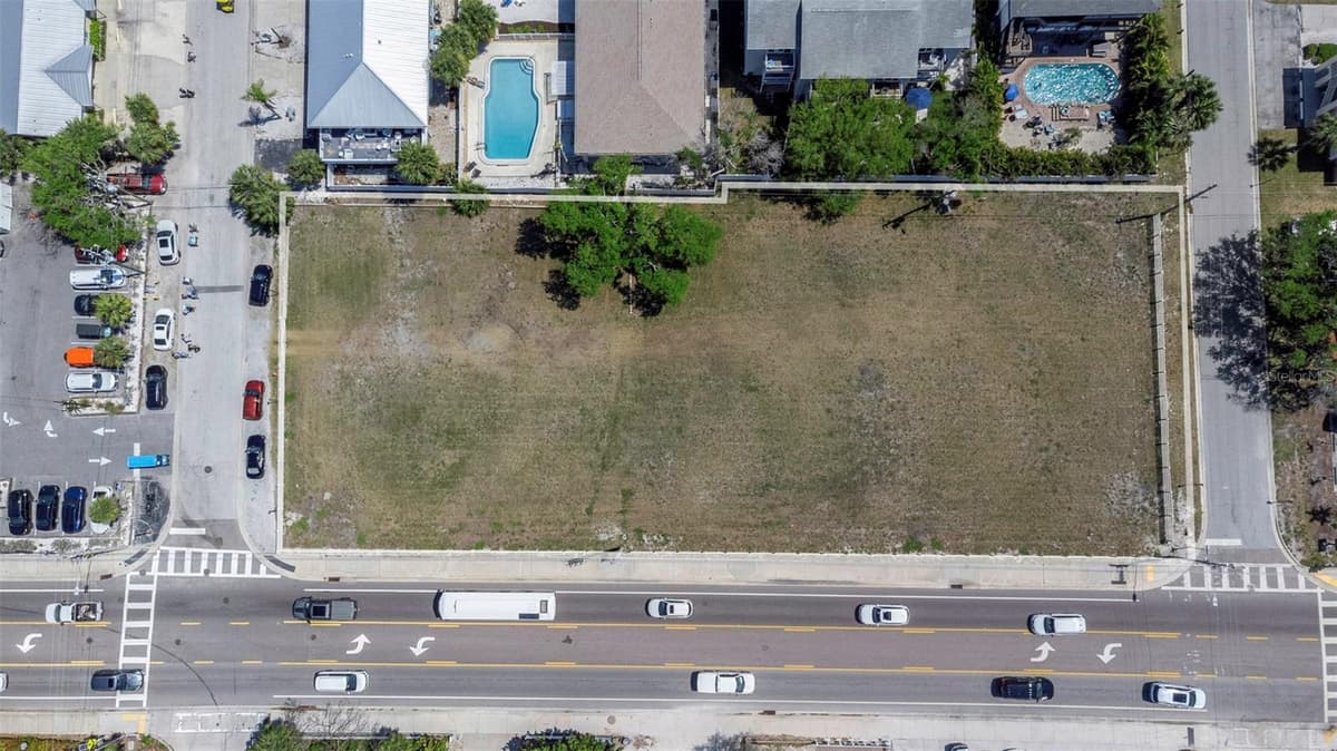 2300 GULF BOULEVARD — photo 25 of 43