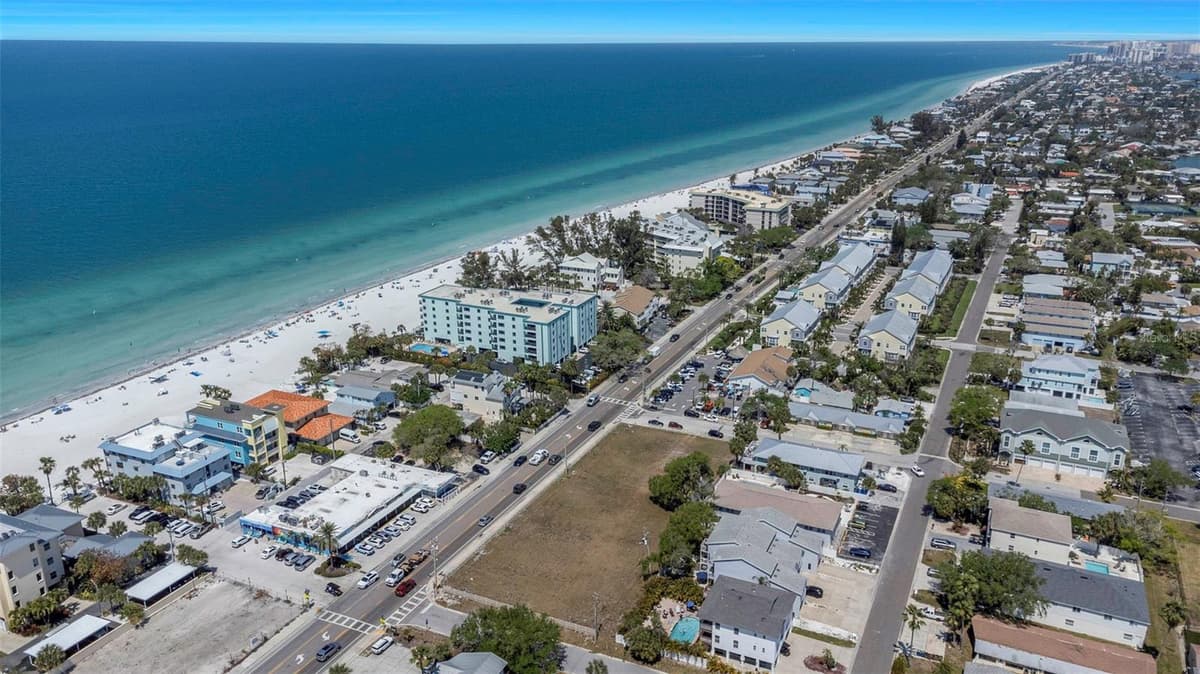 2300 GULF BOULEVARD — photo 20 of 43