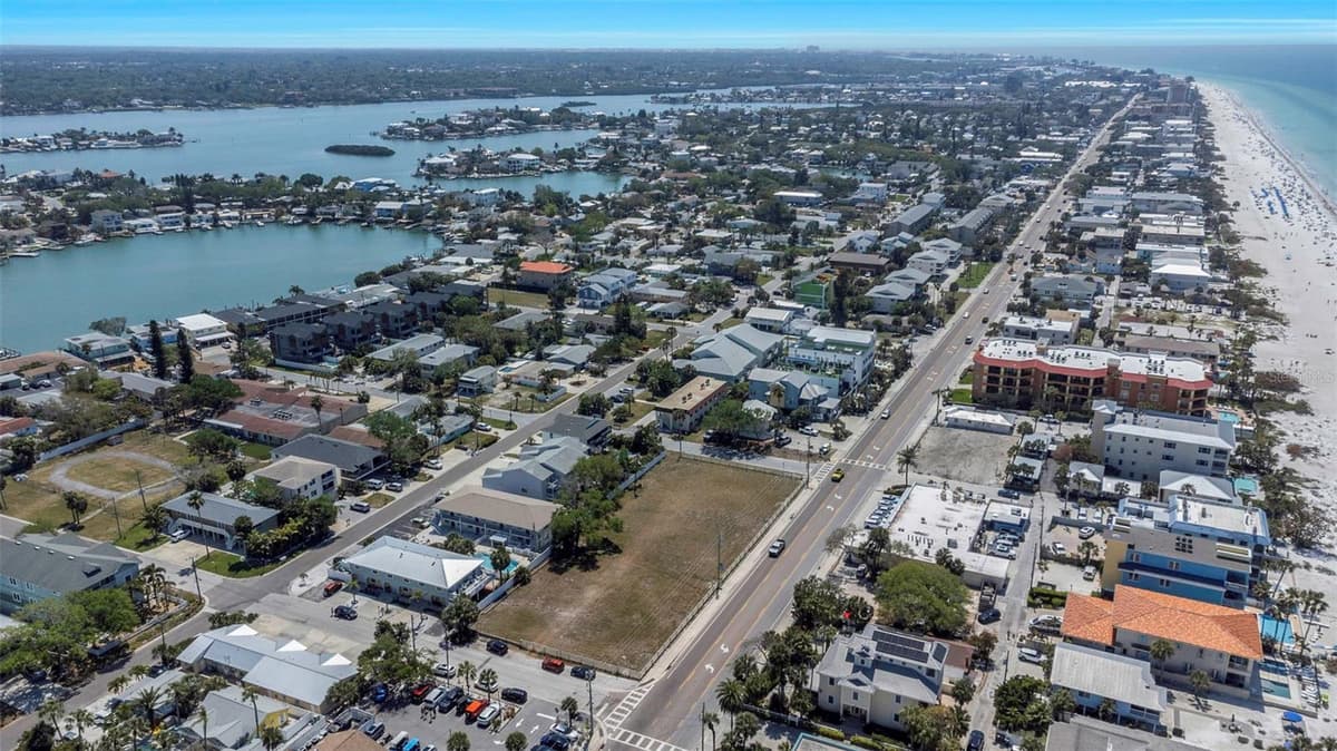 2300 GULF BOULEVARD — photo 14 of 43