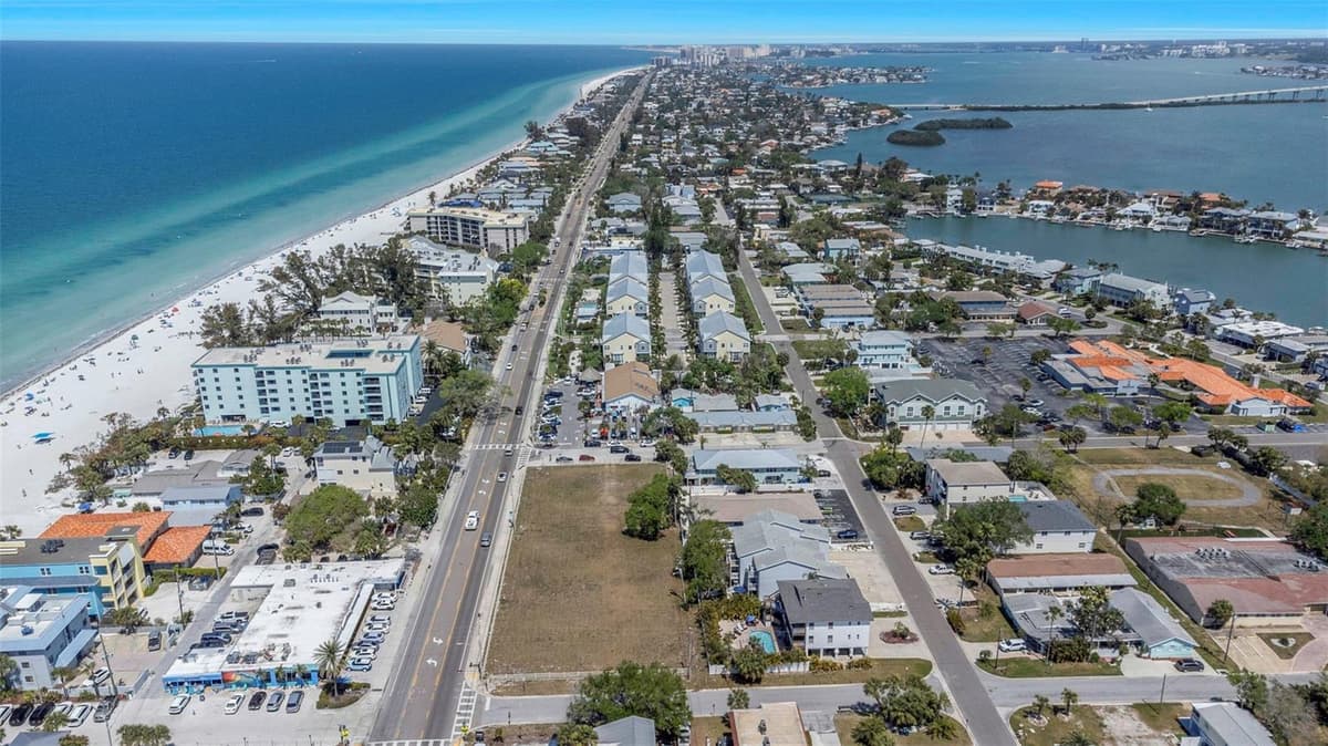 2300 GULF BOULEVARD — photo 19 of 43