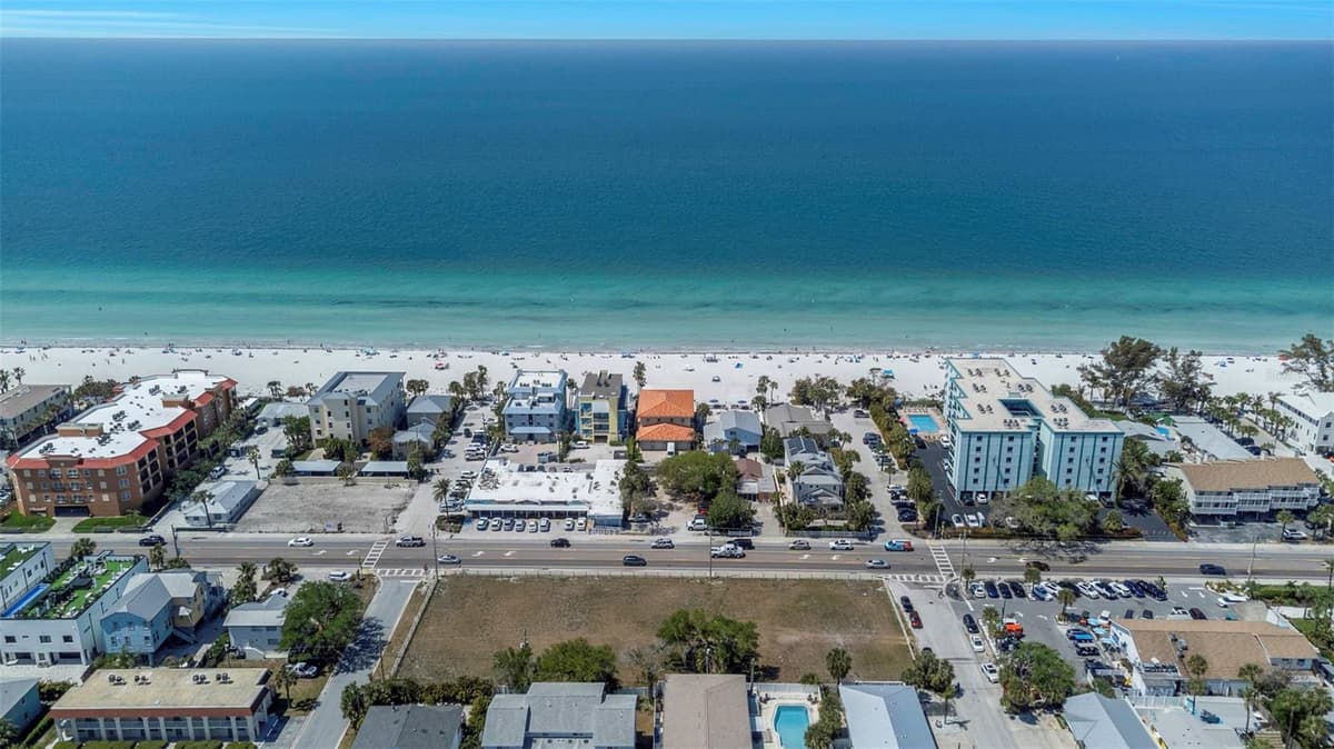 2300 GULF BOULEVARD — photo 23 of 43