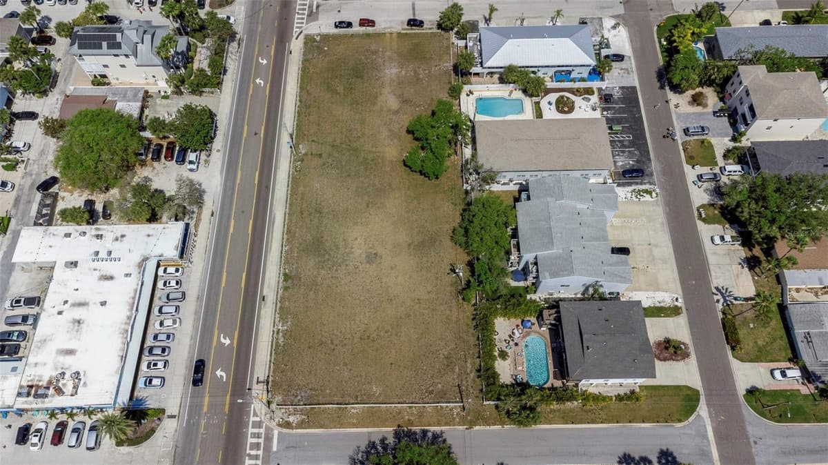 2300 GULF BOULEVARD — photo 28 of 43