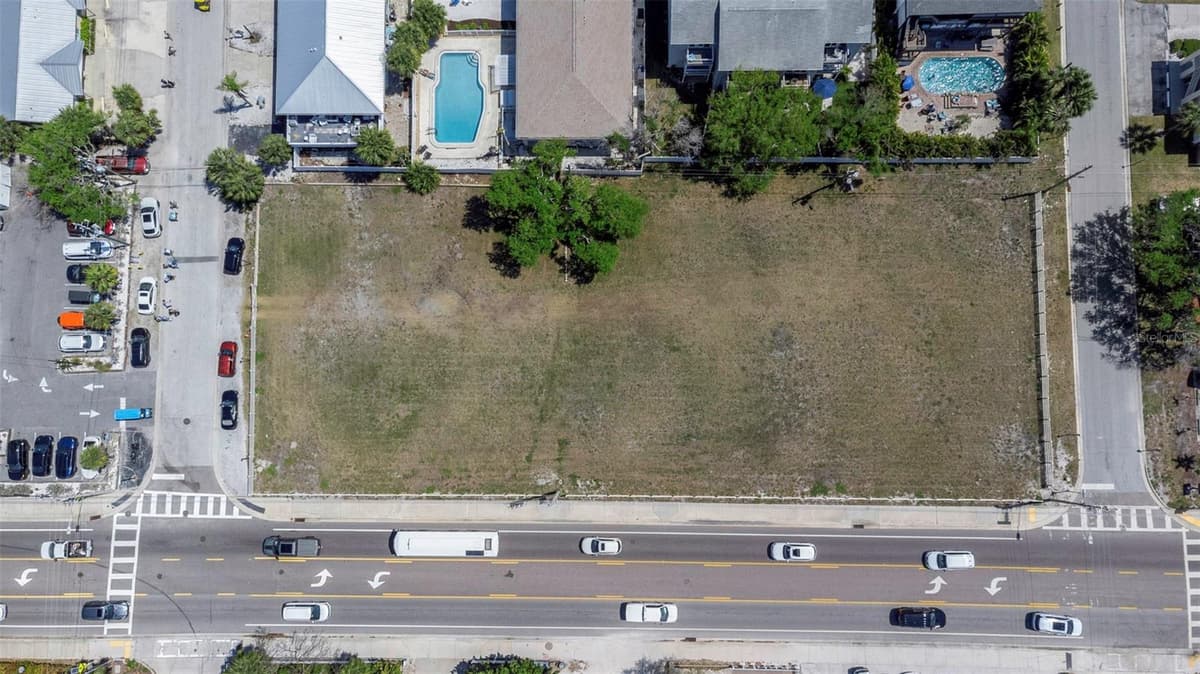 2300 GULF BOULEVARD — photo 24 of 43