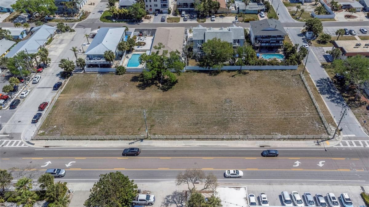 2300 GULF BOULEVARD — photo 7 of 43