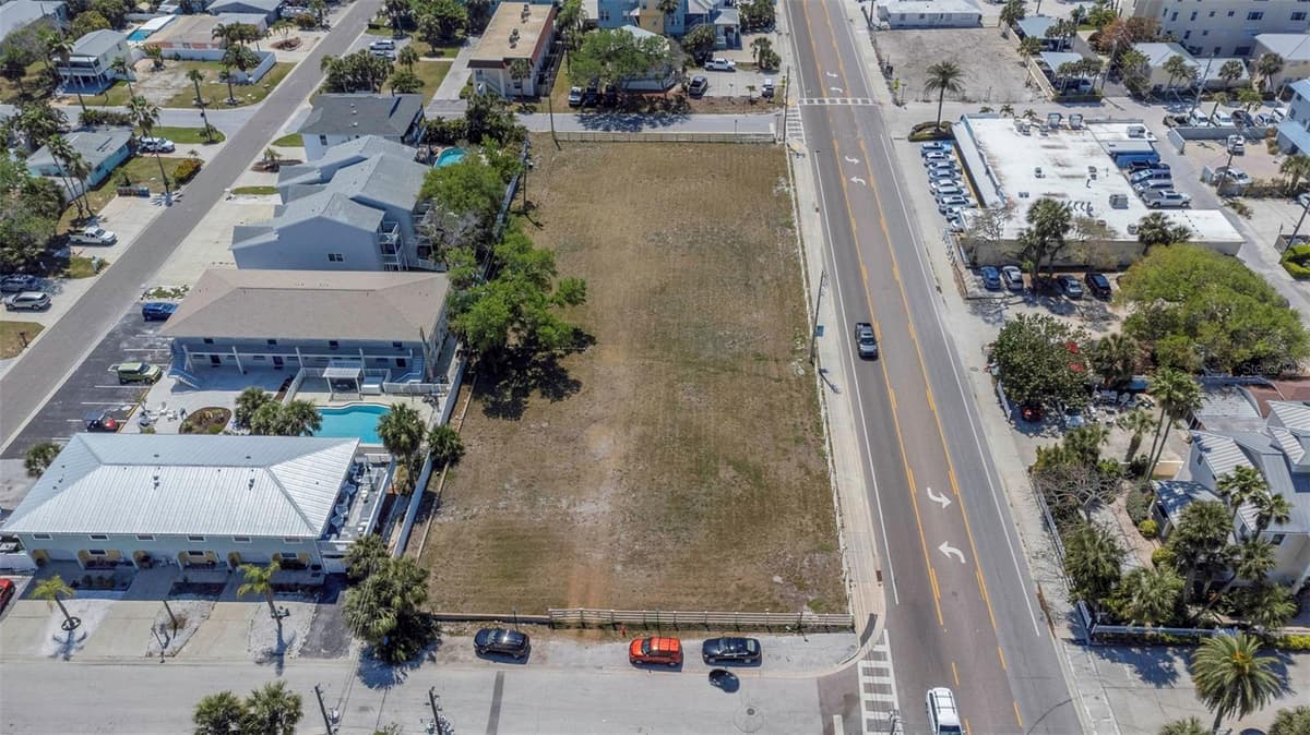 2300 GULF BOULEVARD — photo 5 of 43