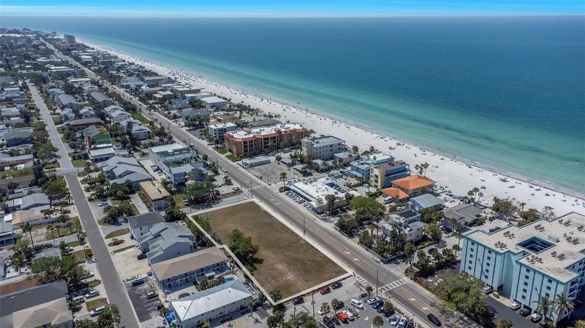 2300 GULF BOULEVARD — photo 12 of 43