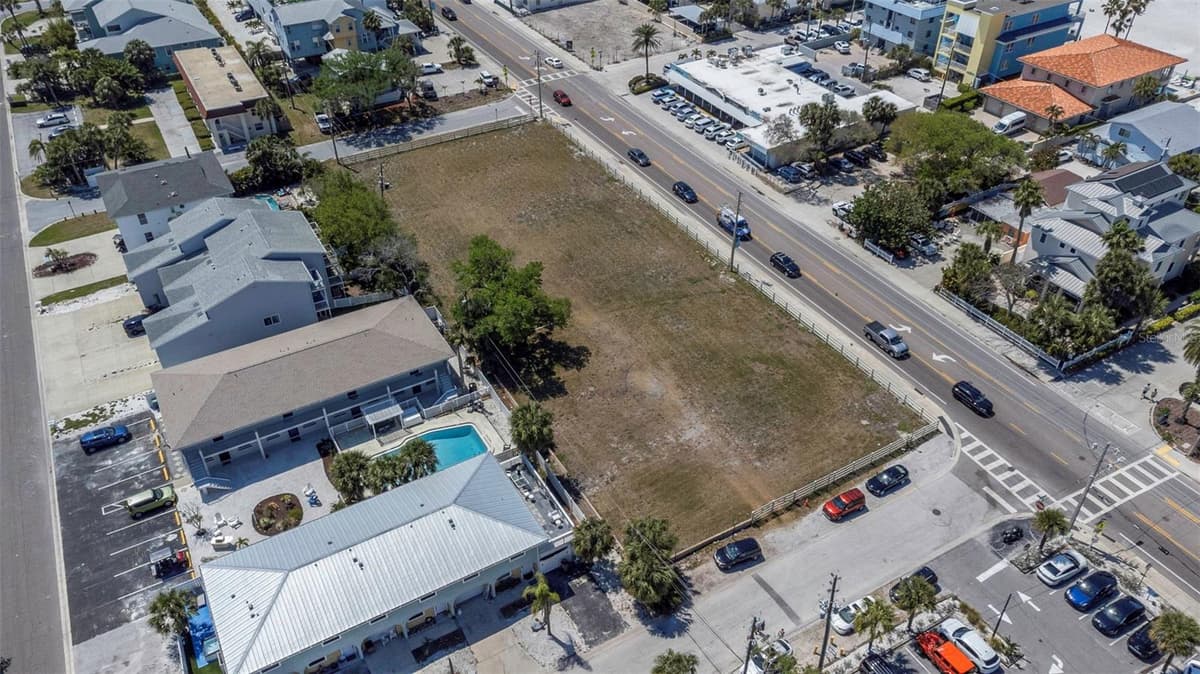 2300 GULF BOULEVARD — photo 4 of 43