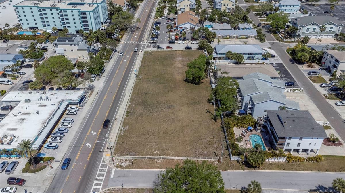 2300 GULF BOULEVARD — photo 9 of 43