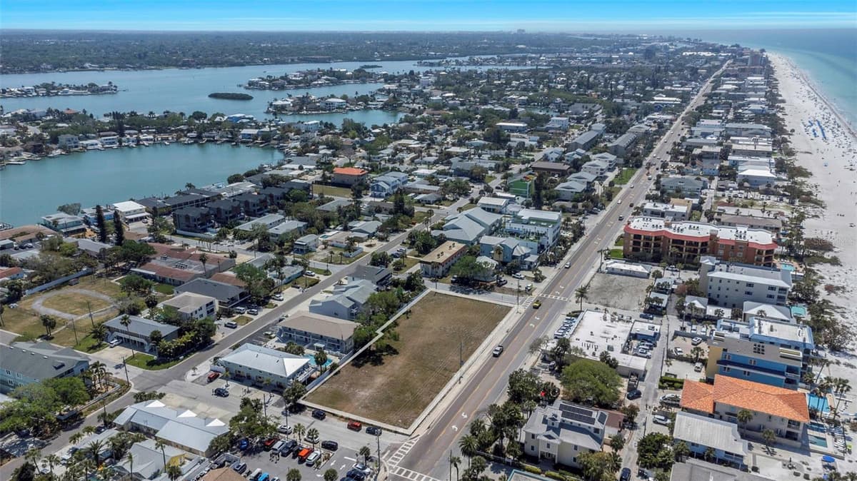 2300 GULF BOULEVARD — photo 15 of 43