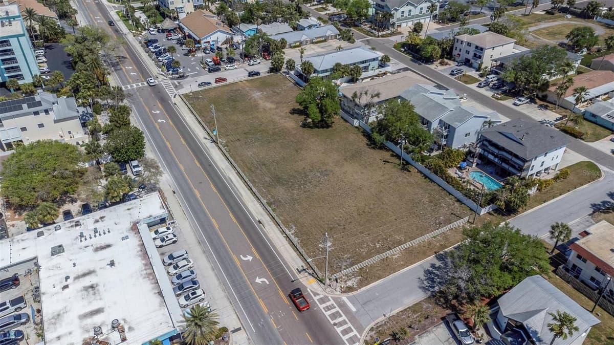 2300 GULF BOULEVARD — photo 8 of 43