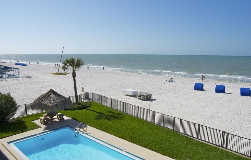 17334 GULF BOULEVARD — photo 37 of 41