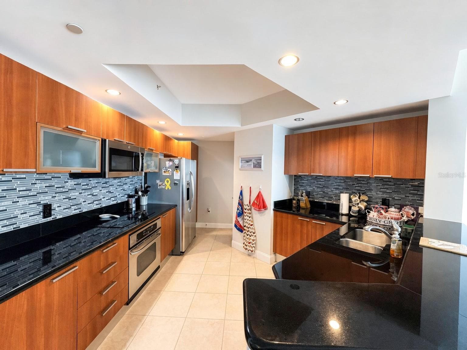 231 RIVERSIDE DRIVE — photo 6 of 40