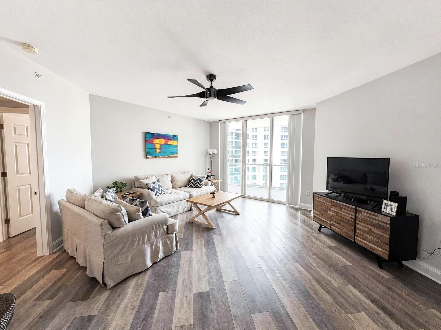231 RIVERSIDE DRIVE — photo 3 of 40