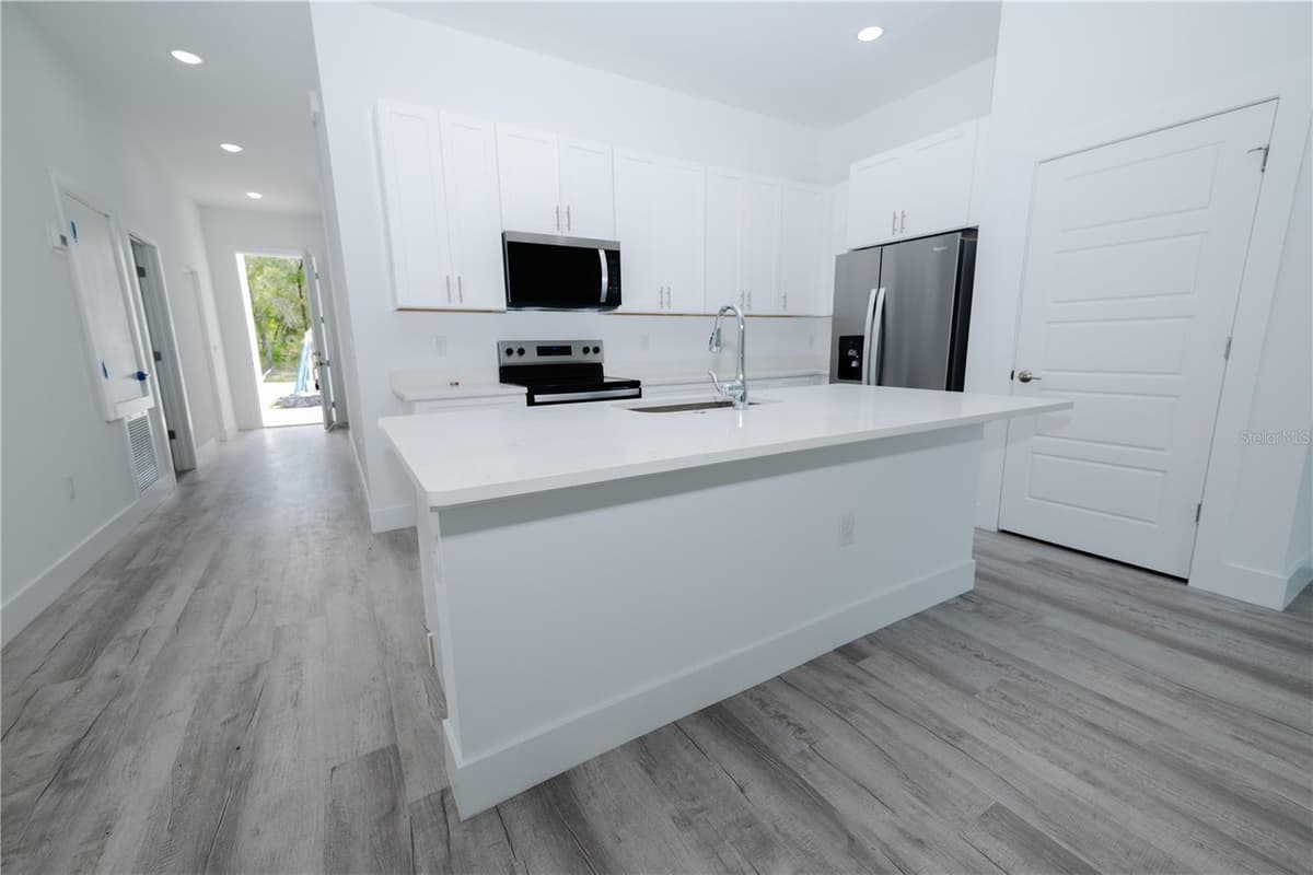 9298 MENDOZA WAY — photo 4 of 32