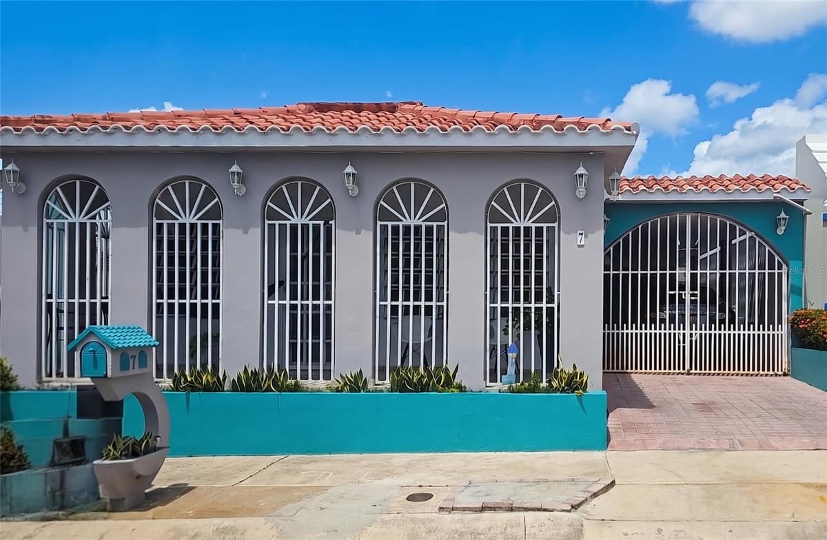 7 CALLE ARGENTINA — photo 2 of 5