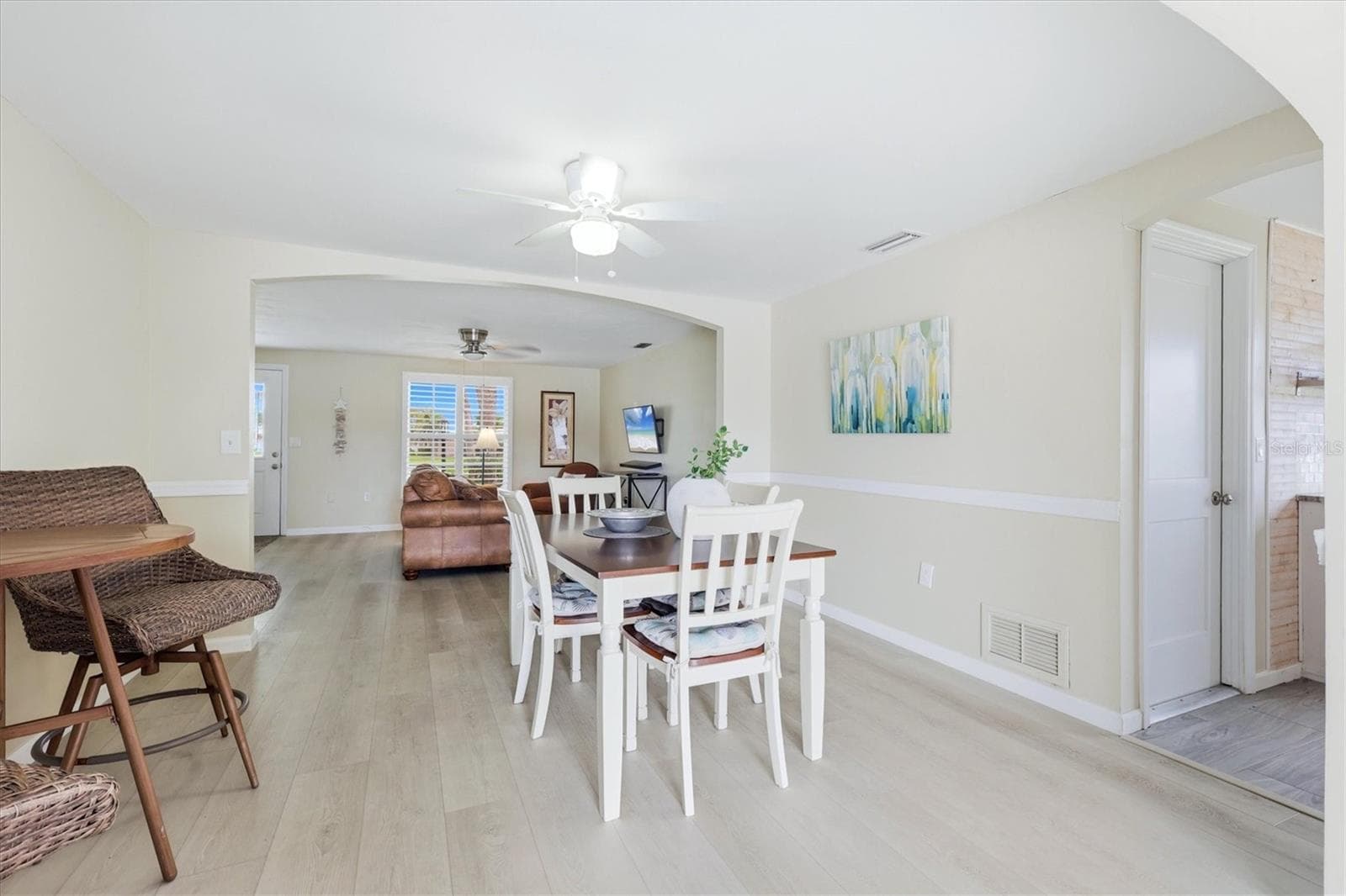 24 OAKWOOD DRIVE — photo 13 of 36