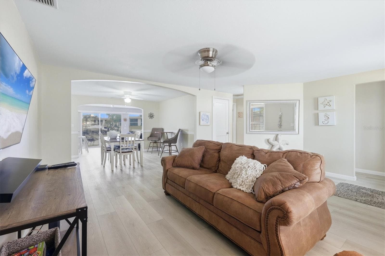 24 OAKWOOD DRIVE — photo 10 of 36