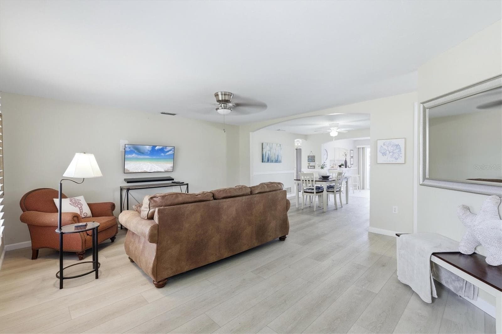 24 OAKWOOD DRIVE — photo 11 of 36