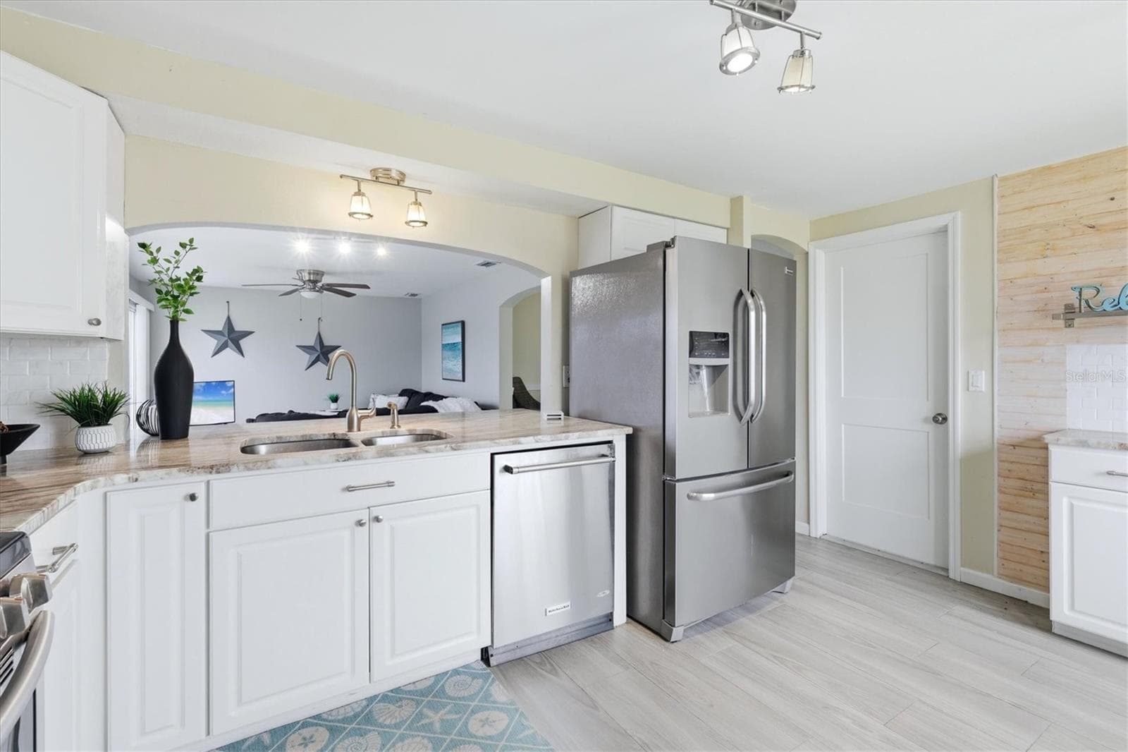 24 OAKWOOD DRIVE — photo 19 of 36