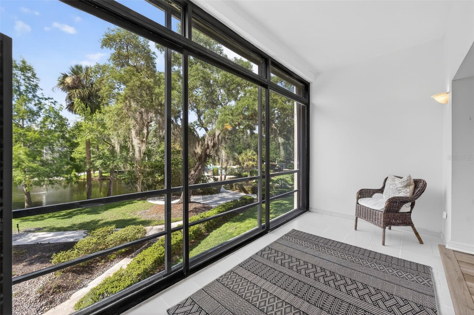 700 MELROSE AVENUE — photo 6 of 27