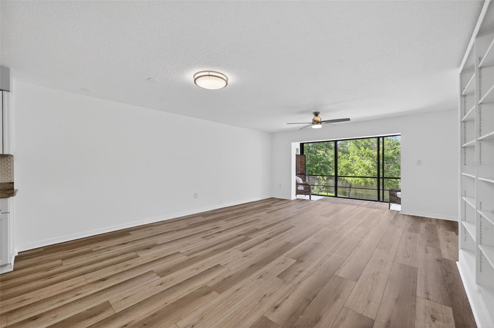 700 MELROSE AVENUE — photo 3 of 27