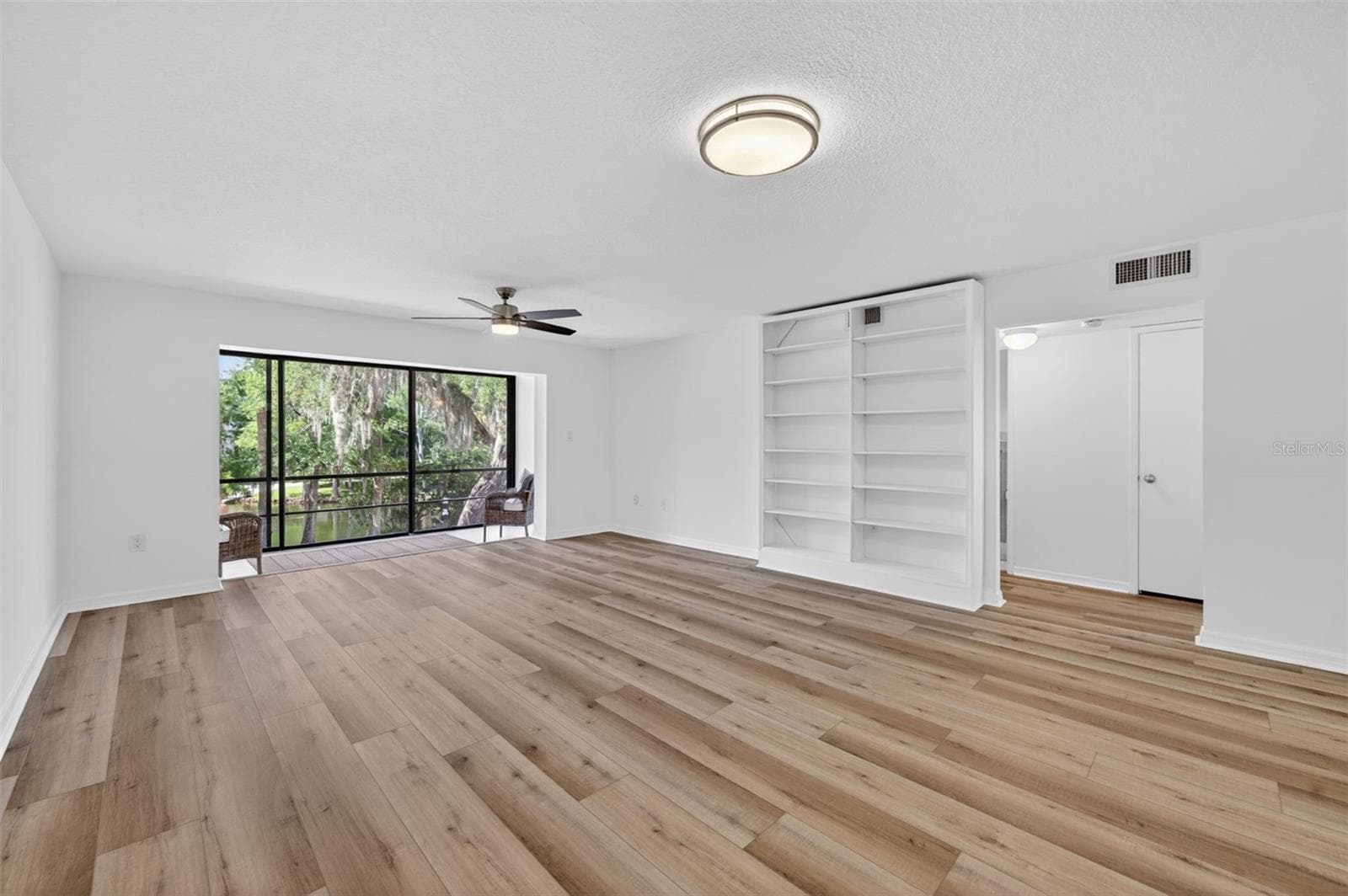 700 MELROSE AVENUE — photo 8 of 27