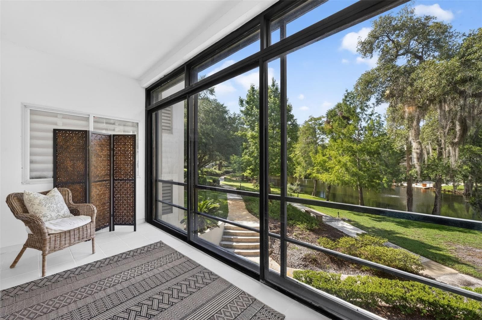 700 MELROSE AVENUE — photo 5 of 27