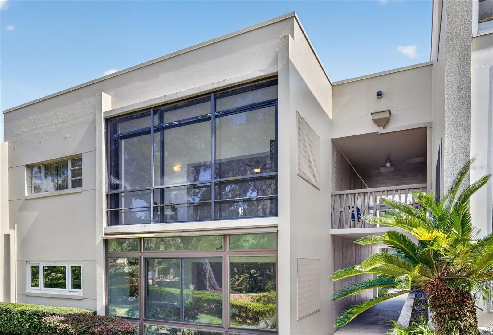 700 MELROSE AVENUE — photo 18 of 27