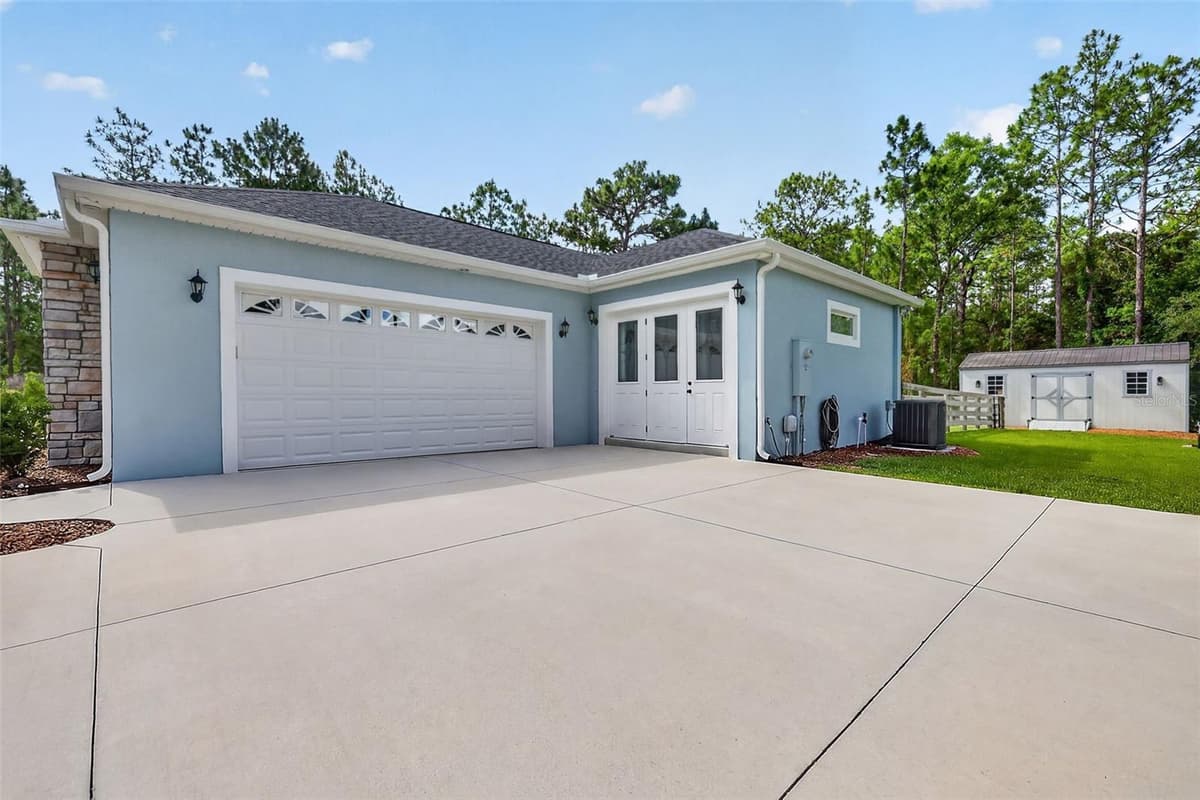 2075 COUNTY ROAD 243F — photo 4 of 34