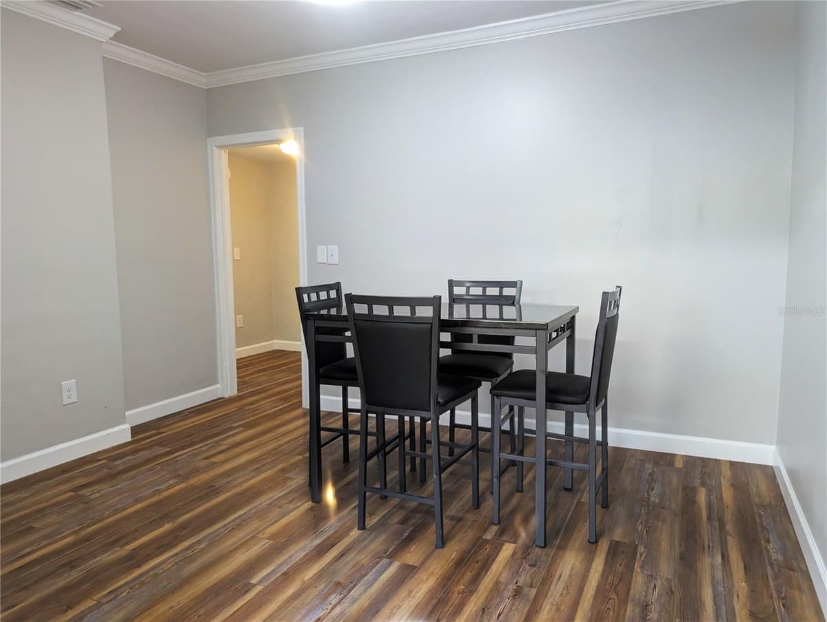 414 PROSPECT STREET — photo 8 of 28