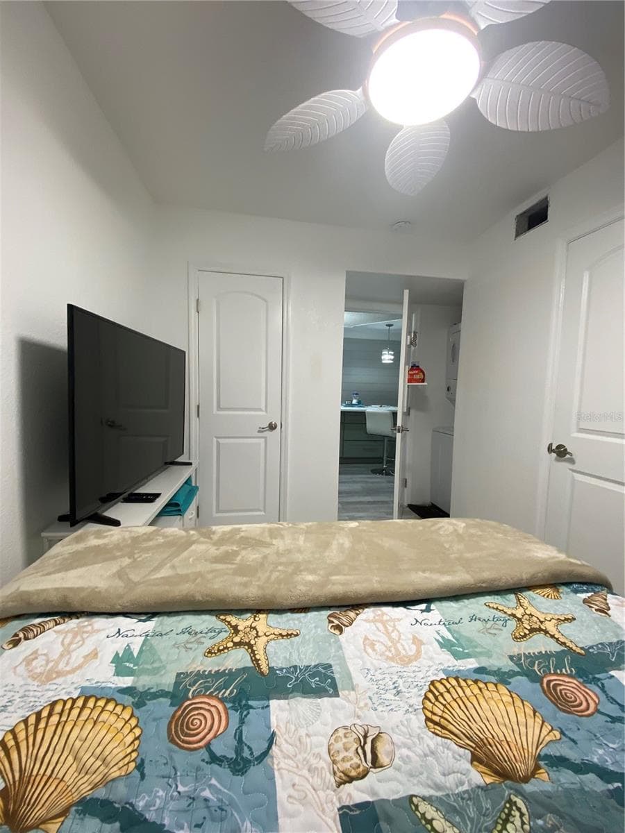 230 MEDALLION BOULEVARD — photo 17 of 37