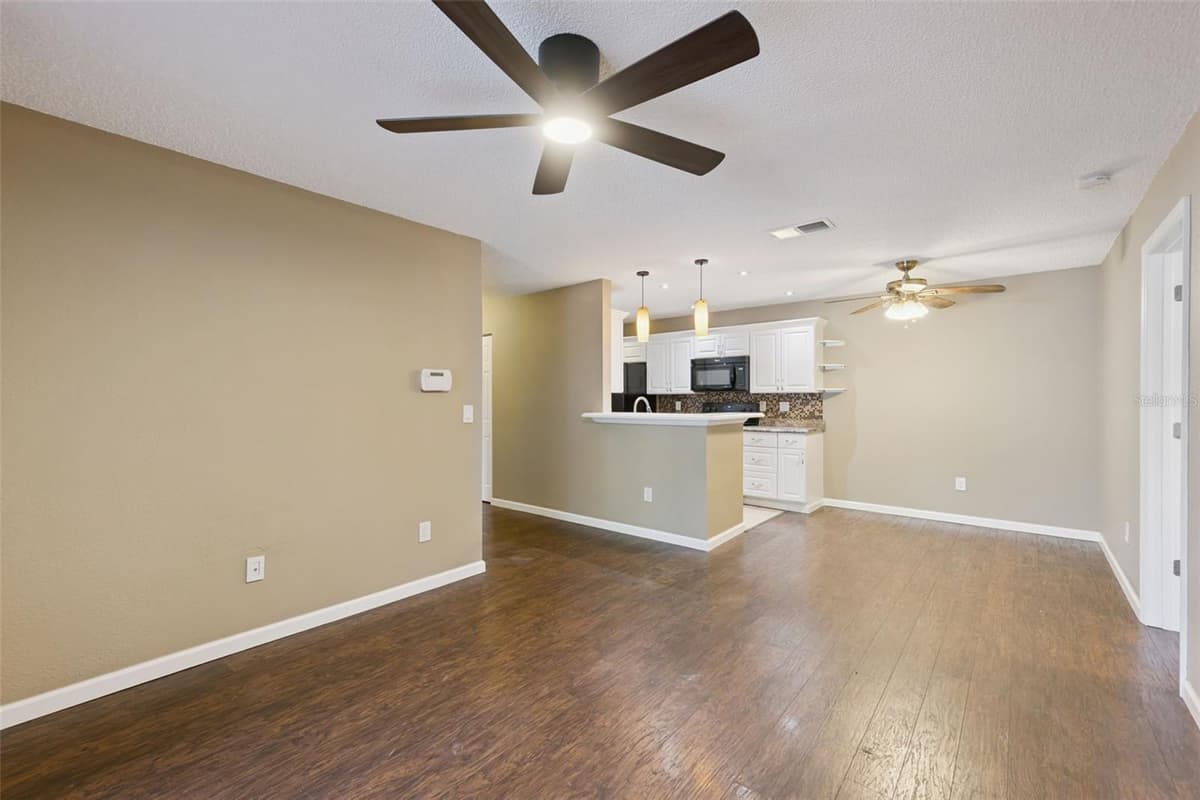 2532 GRASSY POINT DR — photo 6 of 33