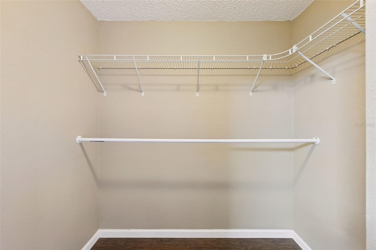 2532 GRASSY POINT DR — photo 11 of 33