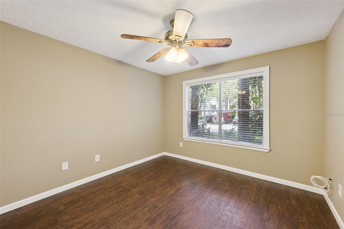 2532 GRASSY POINT DR — photo 15 of 33