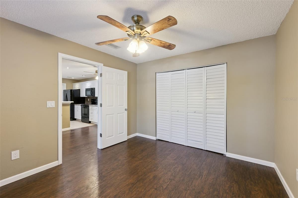 2532 GRASSY POINT DR — photo 14 of 33