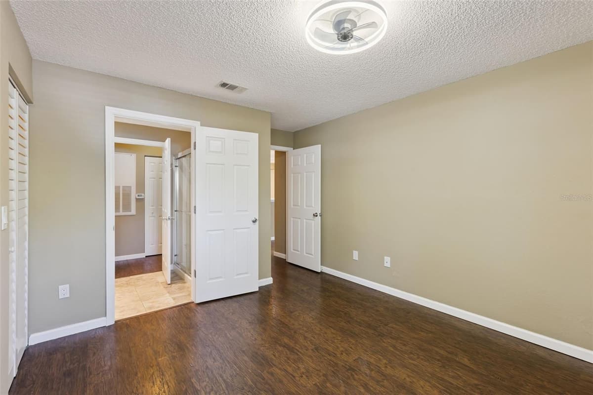 2532 GRASSY POINT DR — photo 12 of 33