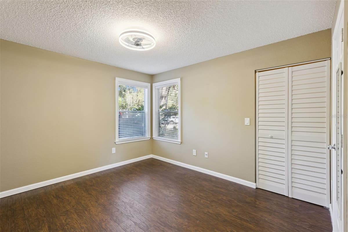 2532 GRASSY POINT DR — photo 10 of 33