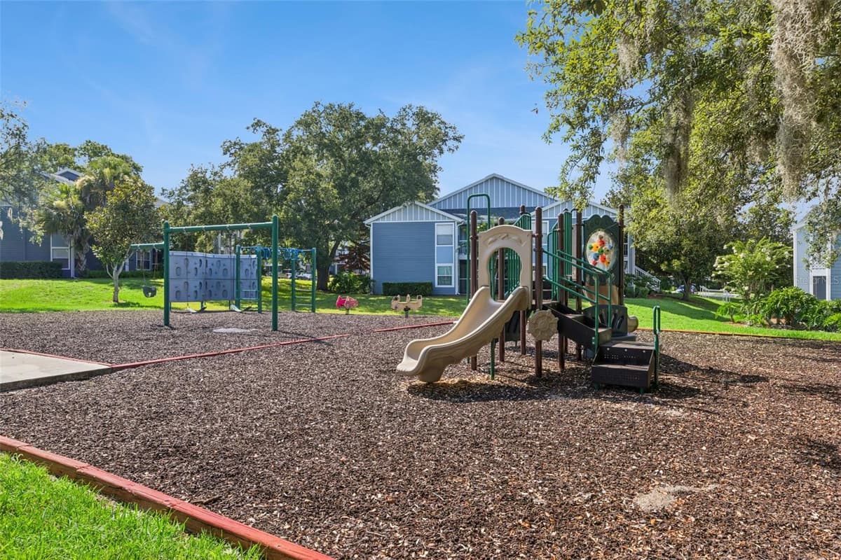 2532 GRASSY POINT DR — photo 31 of 33